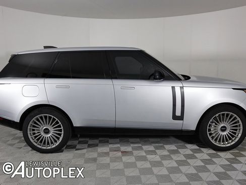 Used 2023 Land Rover Range Rover SE image 4