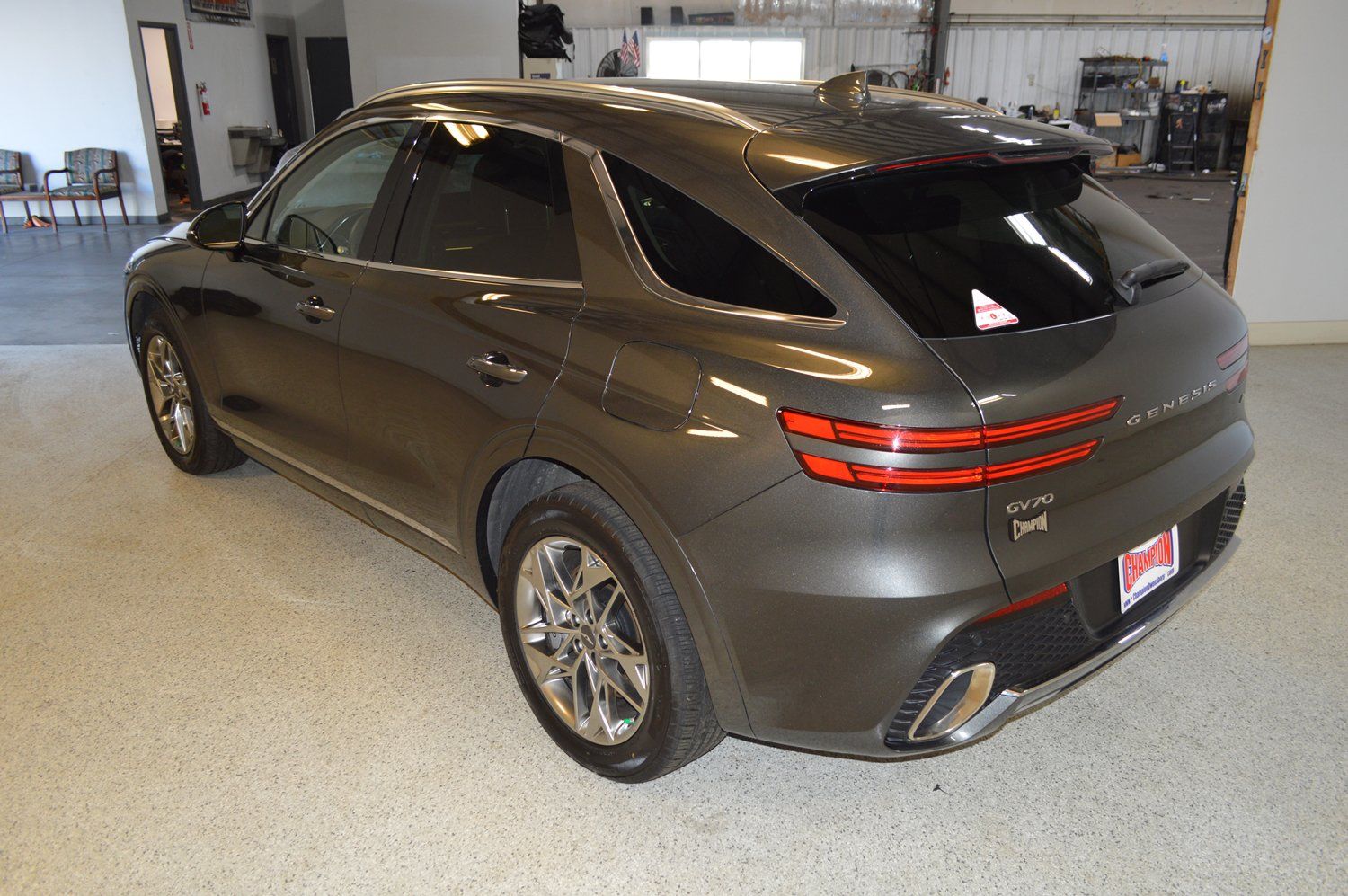 Used 2025 Genesis GV70 2.5T AWD/4WD image 5