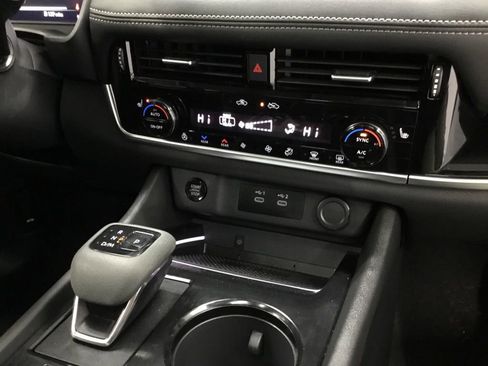 Used 2024 Nissan Rogue SL w/ SL Premium Package image 28