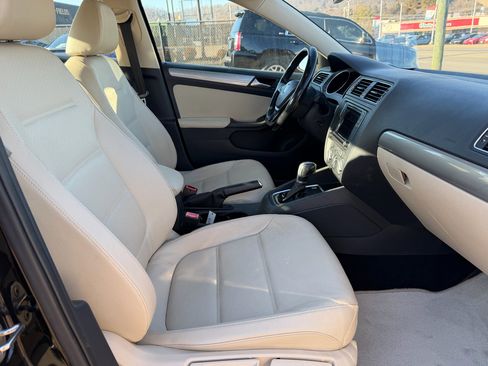 Used 2017 Volkswagen Jetta SE image 24