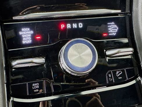 Used 2022 Jeep Grand Cherokee Overland w/ Advanced Protech Group III image 18