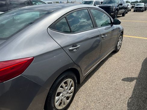 Used 2018 Hyundai Elantra SE FWD image 16