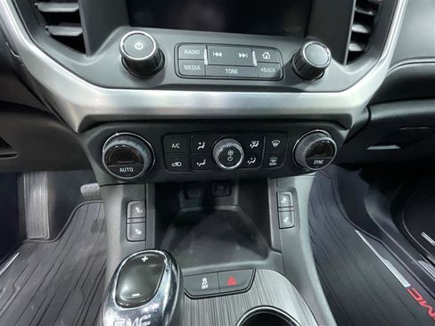 Used 2019 GMC Acadia SLT image 16