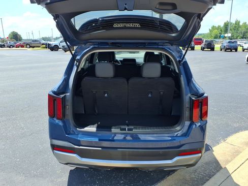 Used 2025 Kia Sorento S AWD/4WD image 5