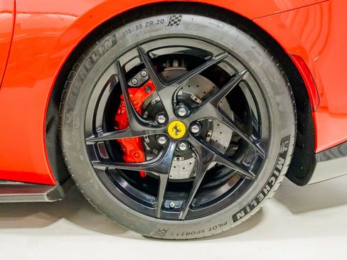 Used 2018 Ferrari 812 Superfast RWD image 13