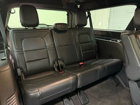 Used 2023 Lincoln Navigator L Standard Sport Utility 4D image 17