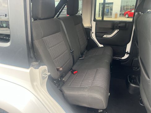 Used 2012 Jeep Wrangler Unlimited Sahara w/ Connectivity Group AWD/4WD image 28
