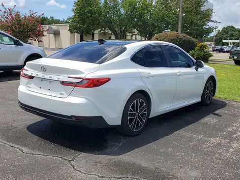 Used 2025 Toyota Camry XLE w/ Premium Plus Package FWD image 4
