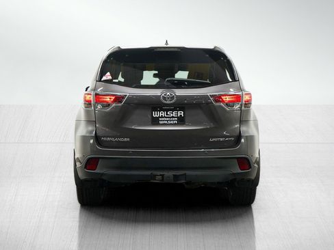 Used 2016 Toyota Highlander Limited w/ Driver Technology Package AWD/4WD image 4