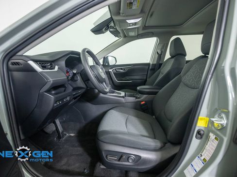Used 2022 Toyota RAV4 XLE w/ Convenience Package AWD/4WD image 11