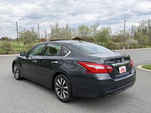 Used 2016 Nissan Altima 2.5 SV w/ Convenience Package image 3