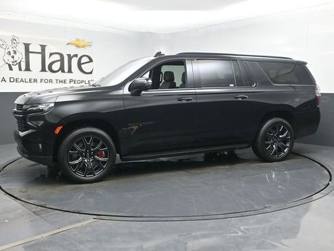 Used 2024 Chevrolet Suburban RST w/ Sport Performance Package AWD/4WD image 33
