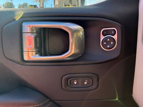 Used 2021 Jeep Gladiator Overland image 13