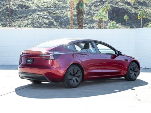 Used 2025 Tesla Model 3 image 11