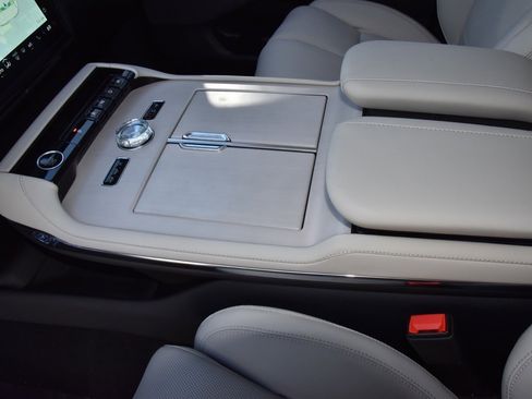 New 2025 Lincoln Navigator L Reserve image 35