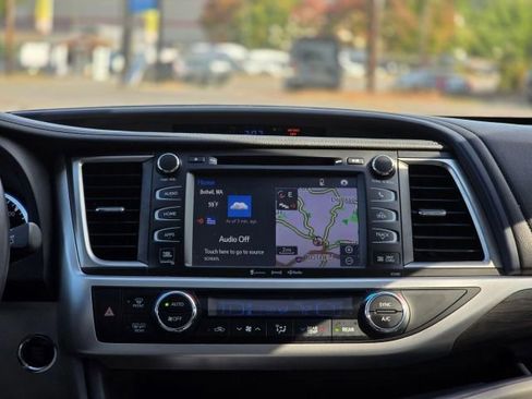 Used 2018 Toyota Highlander Limited image 18