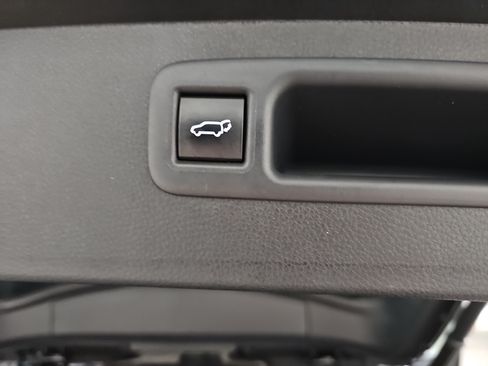 Used 2023 Toyota Highlander XSE FWD image 15