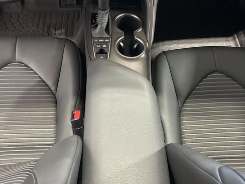 Used 2022 Toyota Camry SE w/ Audio Upgrade Package image 24