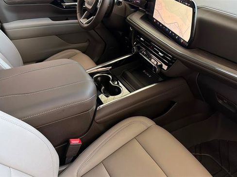 New 2026 Chevrolet Suburban Z71 w/ Z71 Off-Road Package AWD/4WD image 18