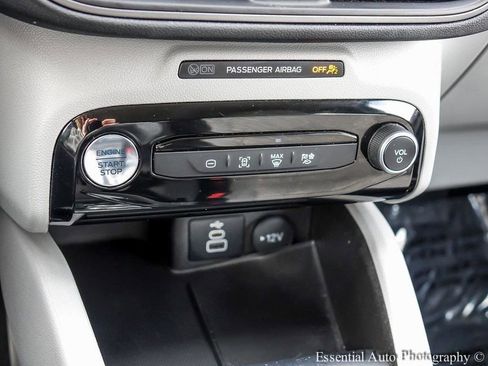 Used 2024 Ford Escape SE image 18