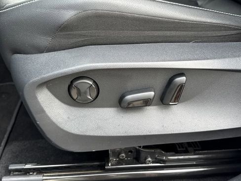 Used 2023 Volkswagen Tiguan SE image 13