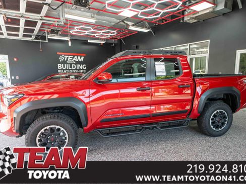 Used 2024 Toyota Tacoma TRD Off-Road image 1