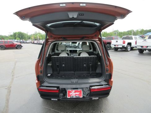 Used 2025 Hyundai Santa Fe Calligraphy AWD/4WD image 7