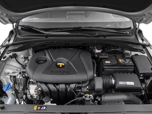 Used 2018 Hyundai Elantra GT image 8