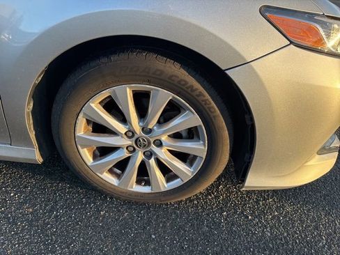 Used 2019 Toyota Camry LE image 7
