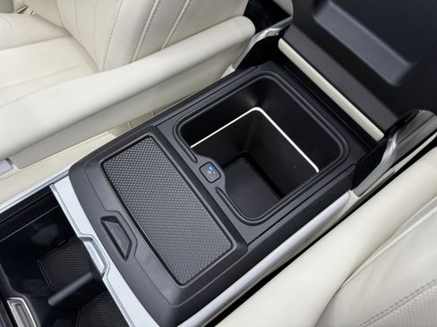 Used 2023 Land Rover Range Rover SV image 29