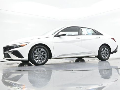 Used 2024 Hyundai Elantra SEL FWD image 45