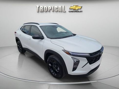 New 2026 Chevrolet Trax LT w/ Midnight Edition FWD image 7