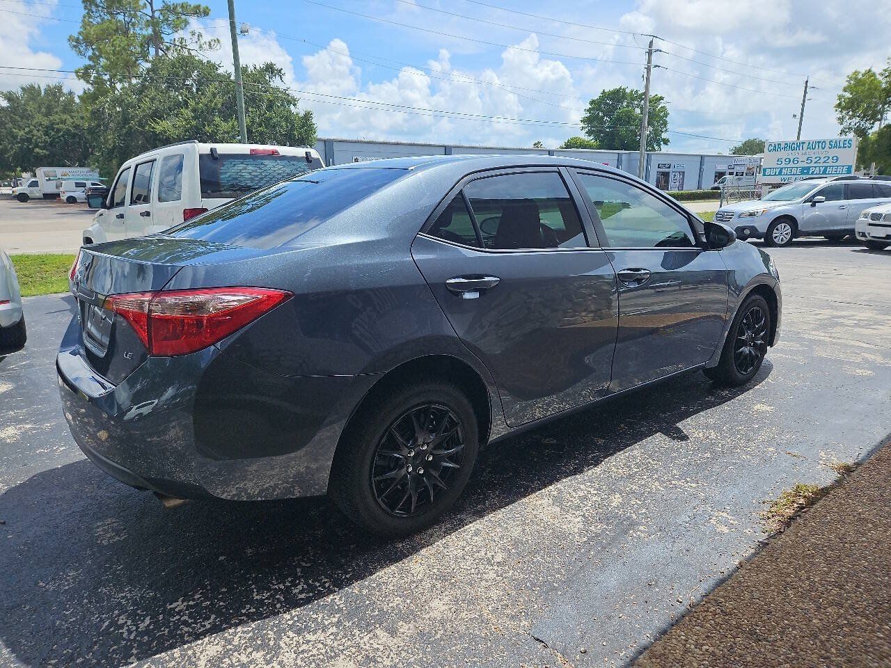 Used 2017 Toyota Corolla LE FWD image 5