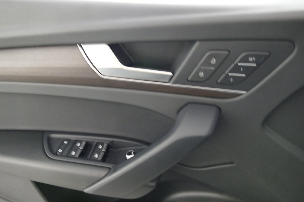 Used 2023 Audi Q5 2.0T Premium w/ Convenience Package AWD/4WD image 31
