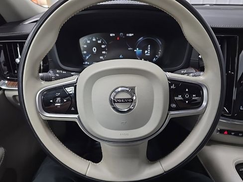 Used 2019 Volvo S60 T8 Inscription image 20