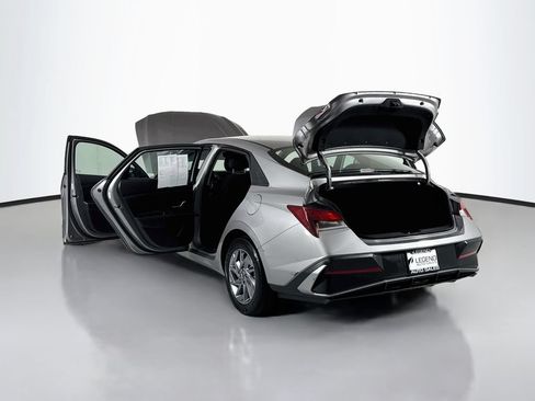 Used 2024 Hyundai Elantra SEL FWD image 19
