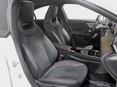 Used 2022 Mercedes-Benz CLA 250 4MATIC image 26