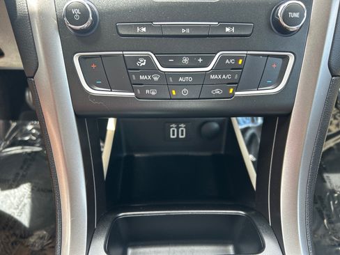 Certified 2020 Ford Fusion SE FWD image 25