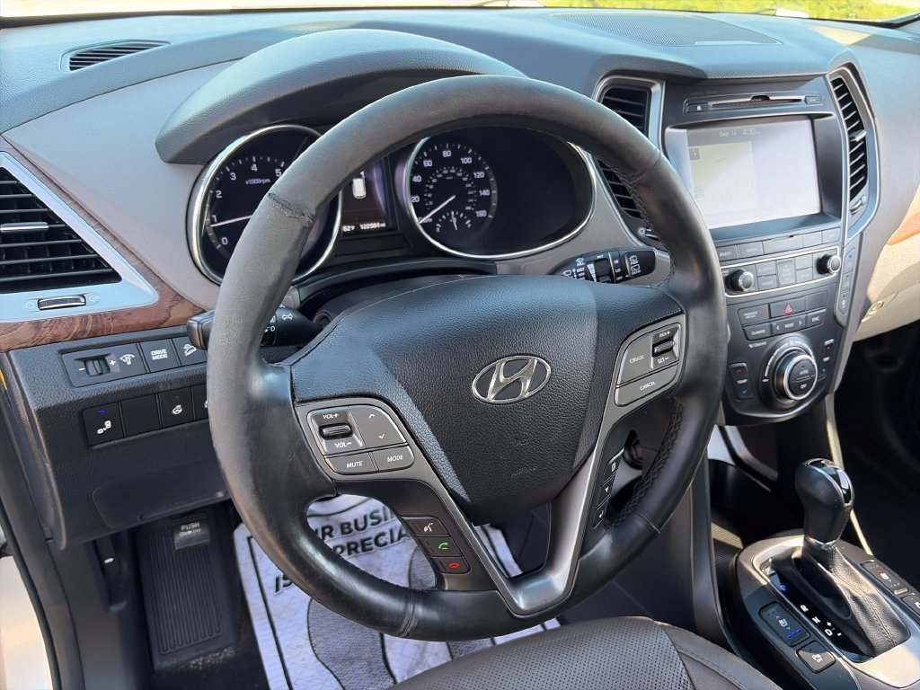 Used 2017 Hyundai Santa Fe AWD image 19