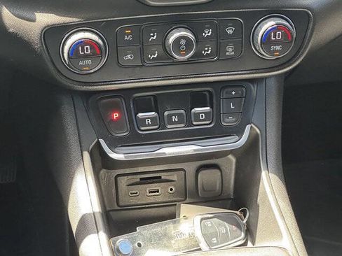 Used 2019 GMC Terrain SLT image 17