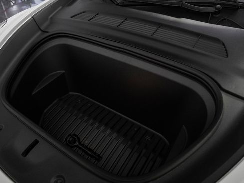 Used 2022 Tesla Model Y Long Range image 52