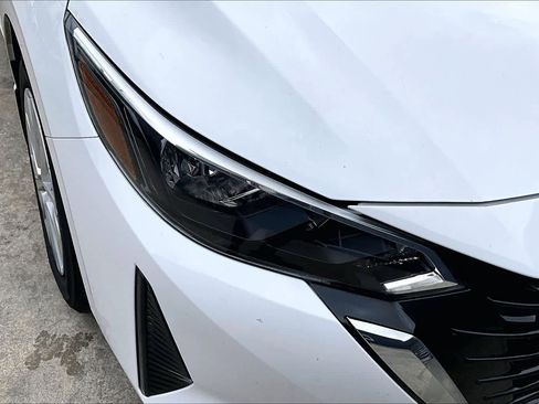 Certified 2025 Nissan Sentra S FWD image 26
