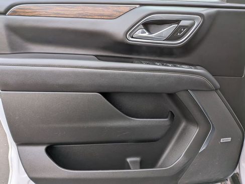 Used 2023 Chevrolet Suburban Premier image 11