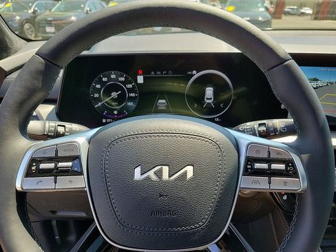 Used 2024 Kia Telluride SX image 11