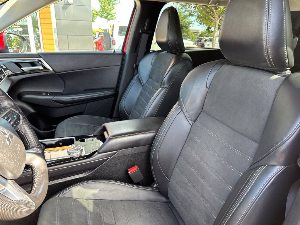 Used 2025 Mitsubishi Outlander SE AWD/4WD image 28