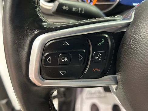 Used 2018 Jeep Wrangler Unlimited Sahara AWD/4WD image 12