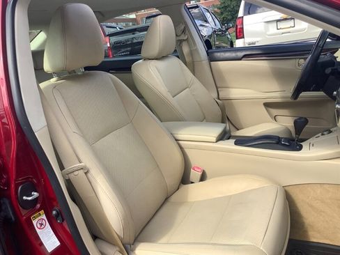 Used 2014 Lexus ES 350 w/ Luxury Package FWD image 16