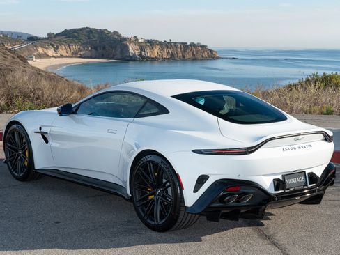 Used 2025 Aston Martin V8 Vantage Coupe RWD image 4