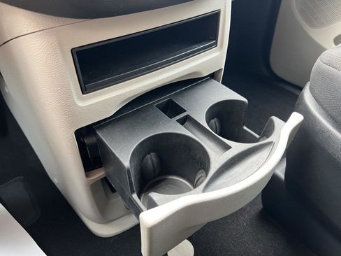 Used 2019 Dodge Grand Caravan SE w/ UConnect Hands-Free Group FWD image 28