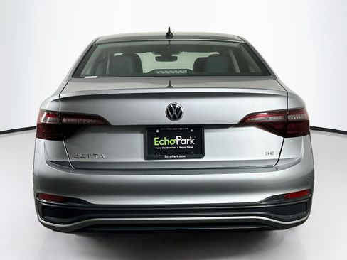 Used 2024 Volkswagen Jetta SE FWD image 7